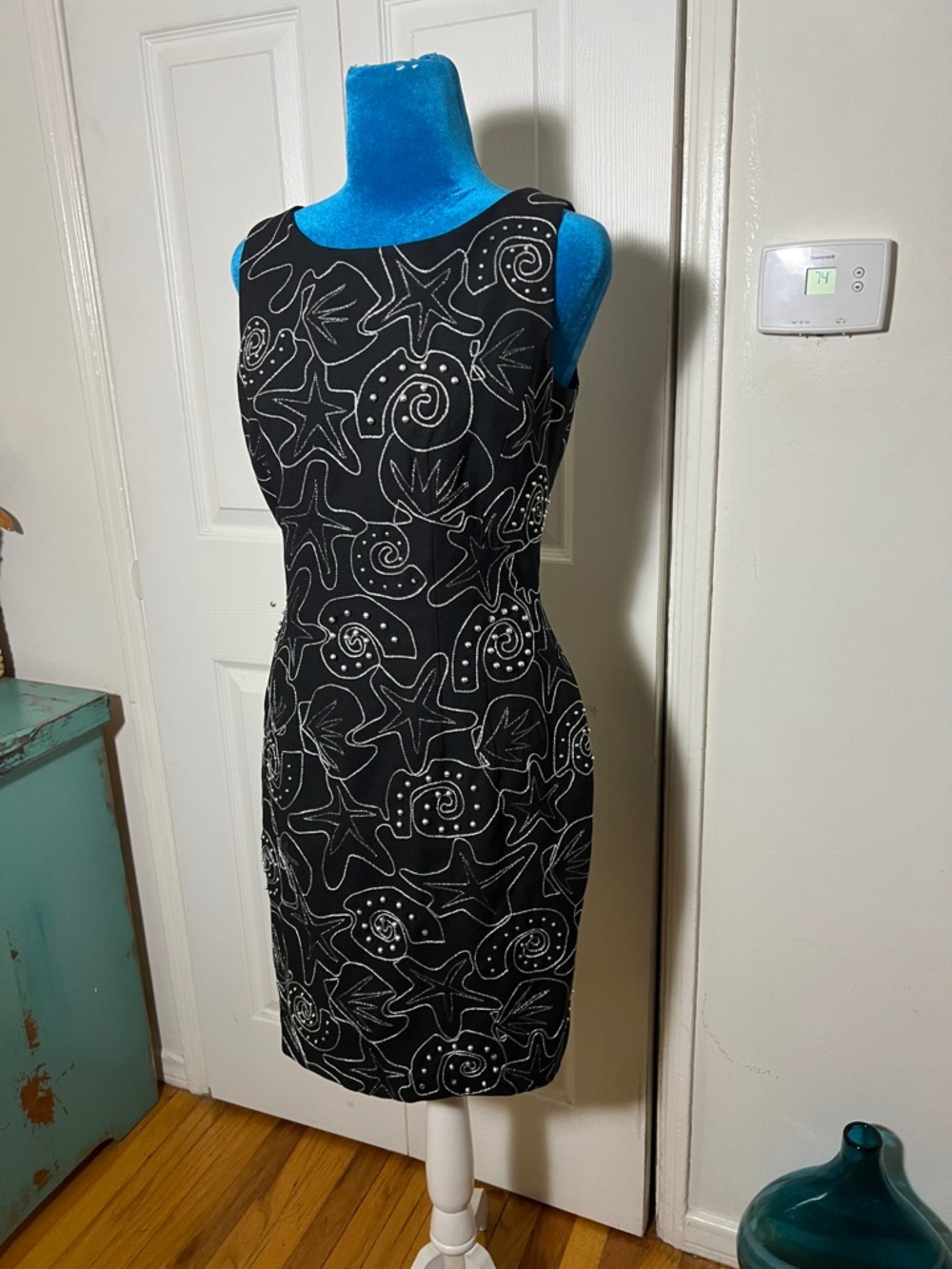 A.J. BARI Vintage Embellished Mini Dress Women’s 6 - Picture 3 of 6